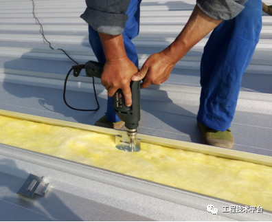 钢结构屋面和顶面施工办法,钢结构屋面安装质量控制要点