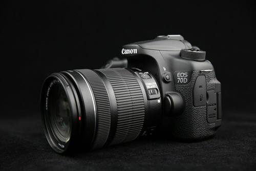 佳能相机70d值得入手吗,佳能相机700d和70d有啥区别
