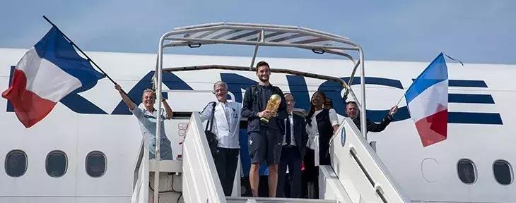 法胖带着法国队明星回家