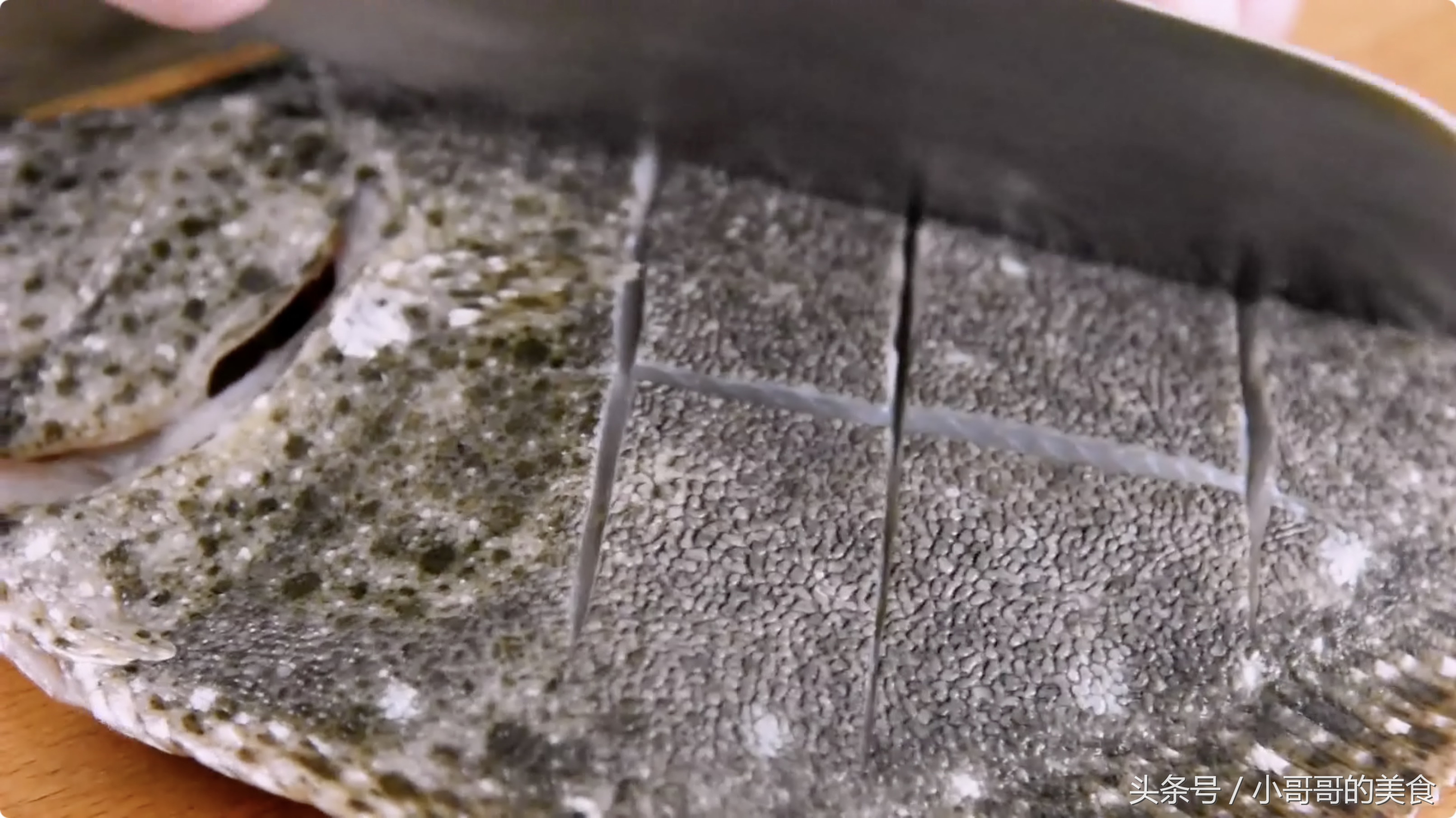 清蒸多宝鱼好还是清蒸桂鱼好吃,清蒸多宝鱼简单易学鲜美软嫩