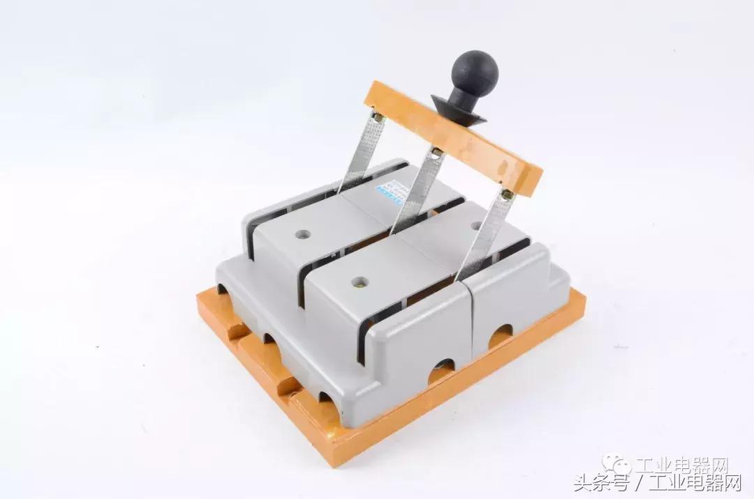 断路器或熔断器应设置于隔离开关,熔断器隔离开关断路器