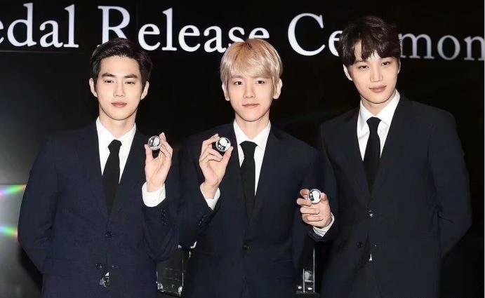 exo的盘点,现在的exo和刚出道的exo合照