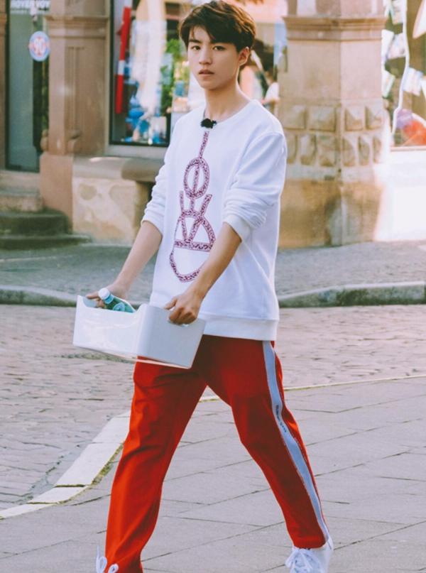 王俊凯被蚊子咬眼睛,王俊凯洋葱片段