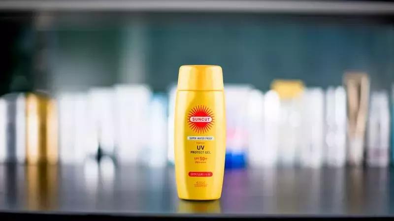 你以为防晒只擦防晒霜就够了吗,以为很好用其实都是智商税防晒霜