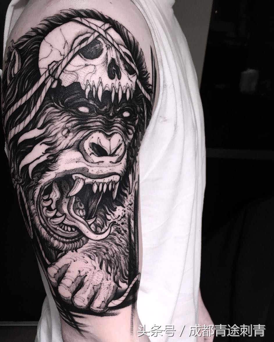 从球场到纹身店，一个差点被足球“耽误”的纹身师