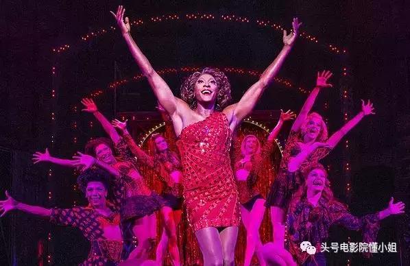 题材尺度超大胆的剧来了！他变装比许晴还性感女人看完说白活了