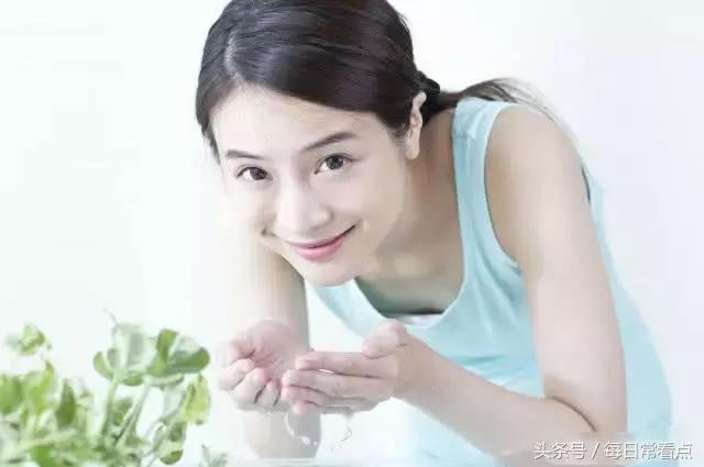 鼻子毛孔大黑头多什么办法去除,鼻子上黑头多毛孔大怎么简单去除