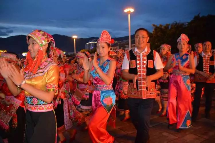 宁可错过世界杯也不要错过云南的火把节！