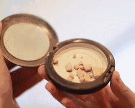 化妆品的小妙招你会了吗,教你一招化妆品永远用不完的方法