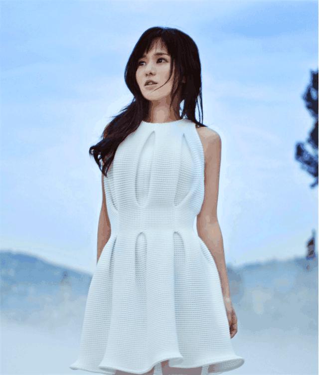 苍井空微博晒美照，却被人质疑严重下垂，她的回答堪比教科书