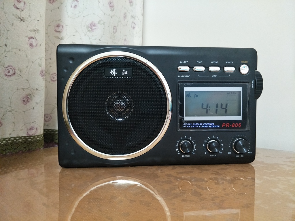 大喇叭收音机手工制作,用一个小喇叭制作简易收音机