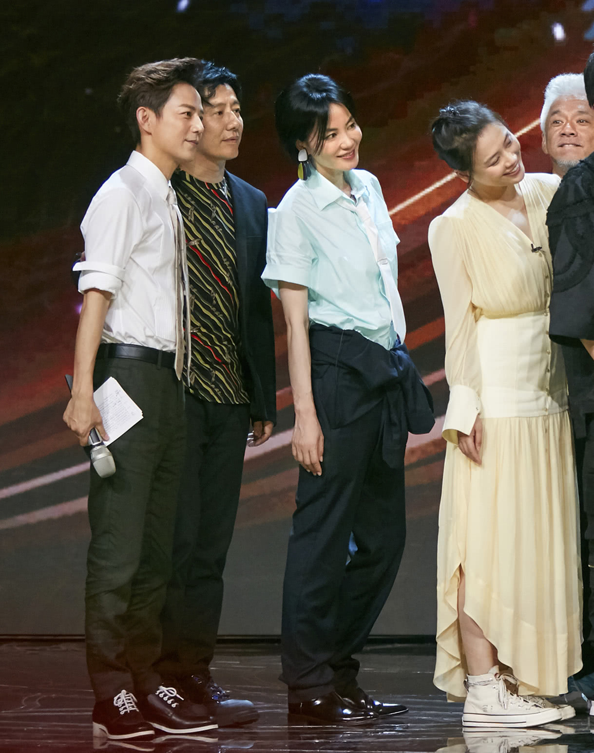 王菲引领时尚多少年,王菲回形针