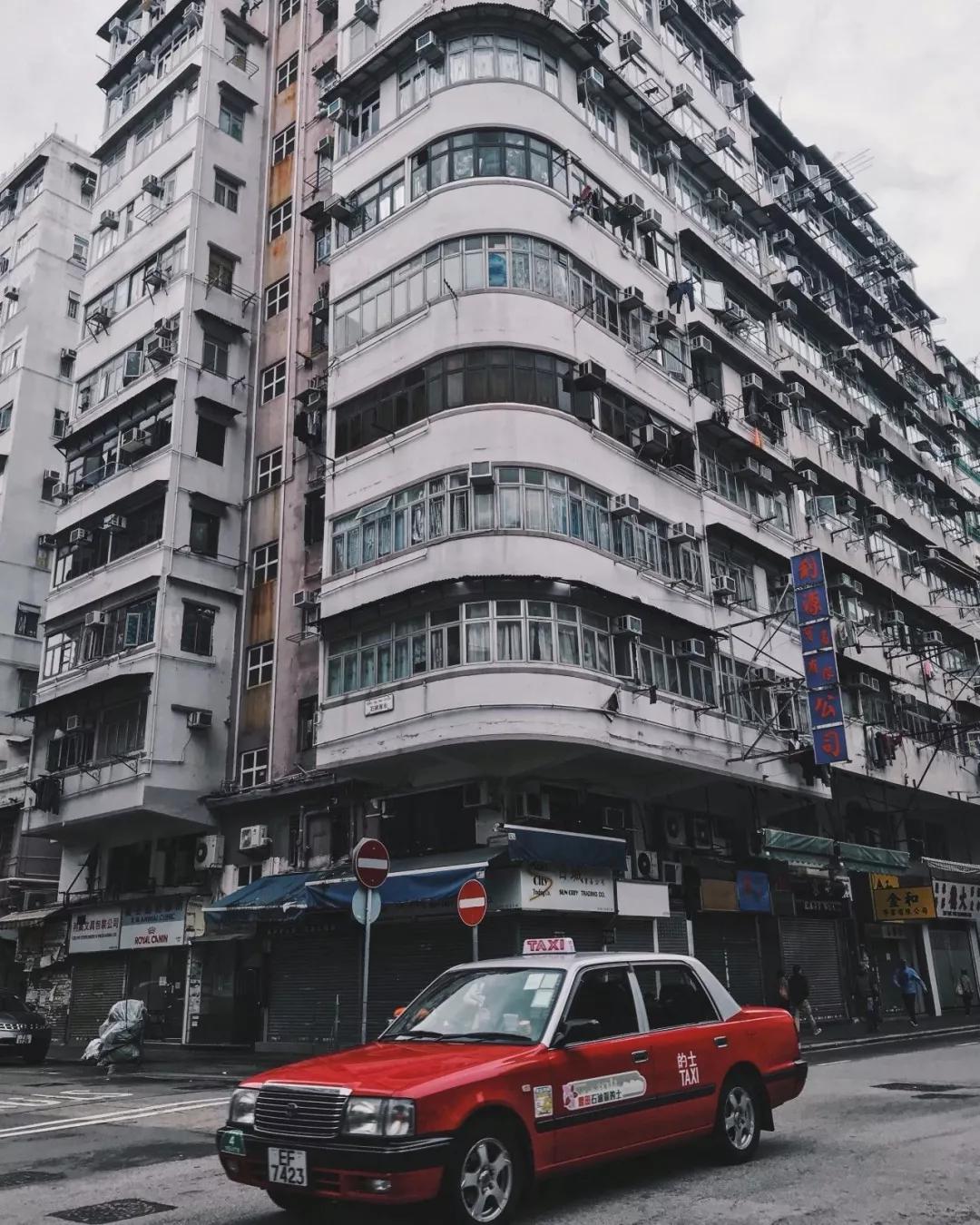 30张照片，看见繁华和代购以外的香港……