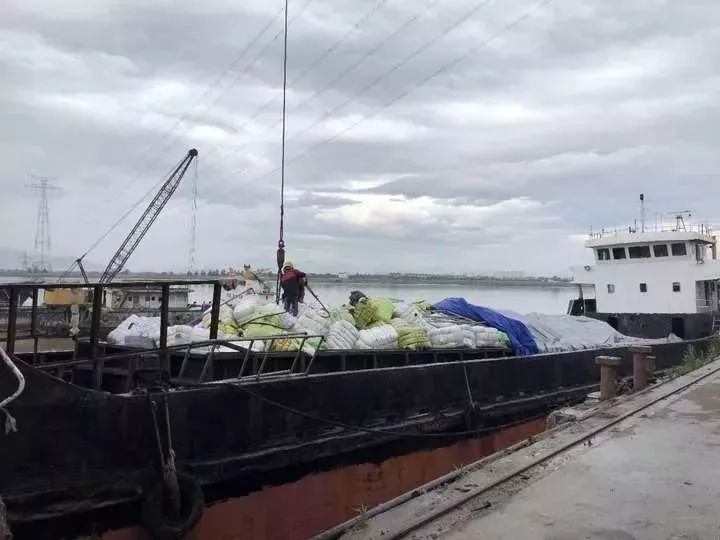 恶心！数百吨韩国人扔掉的旧衣服在浙江被截！你淘来的名牌货，可能来自太平间……