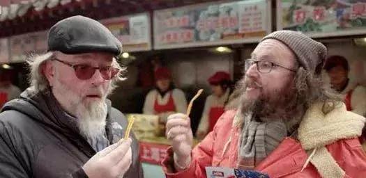 外国人在中国小商品做代购,最受欢迎的竟是5毛钱一包的辣条!