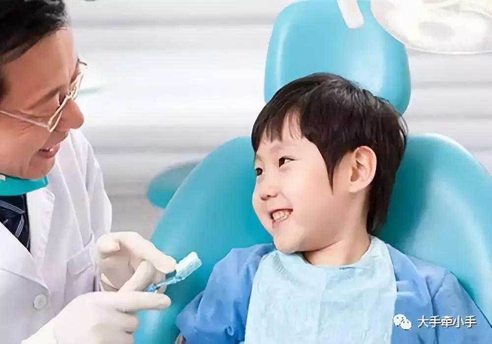 牙齿不齐矫正好还是做牙冠好,牙齿不齐矫正1个月的变化