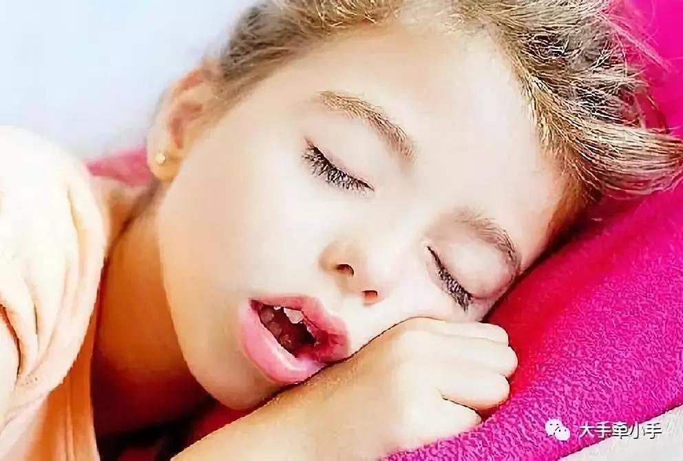 牙齿不齐矫正好还是做牙冠好,牙齿不齐矫正1个月的变化