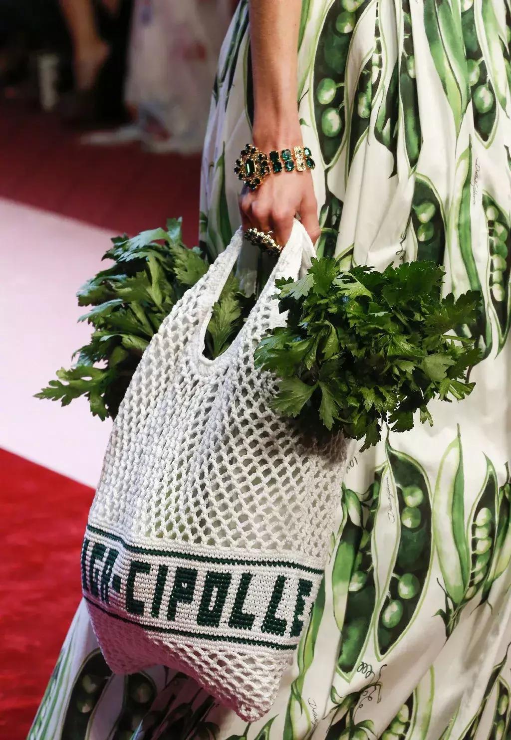 lv的围巾真的好看吗,lv中古款围巾到底是真是假