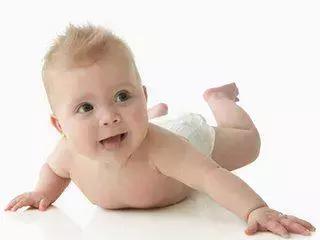 宝宝用什么办法才不吃手,宝宝不吃手是发育迟缓吗