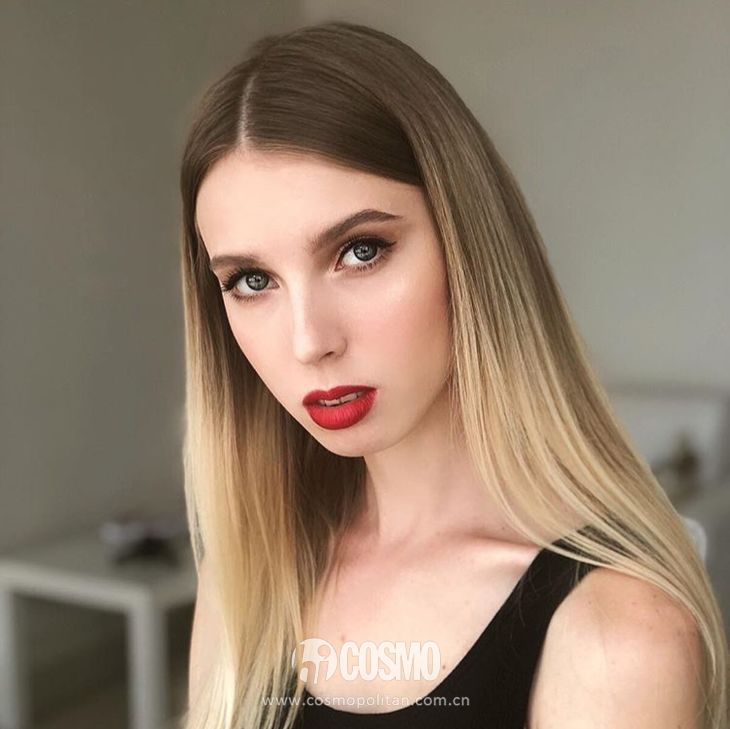 世界上第一支口红是哪个品牌,世界上第一支口红