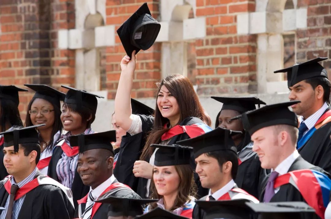 离学生签到期只剩半年,怎么人家就已经稳稳拿下“四大”Offer了?