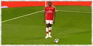 盘点足球十大搞笑瞬间,天下足球疯狂的足球搞笑视频