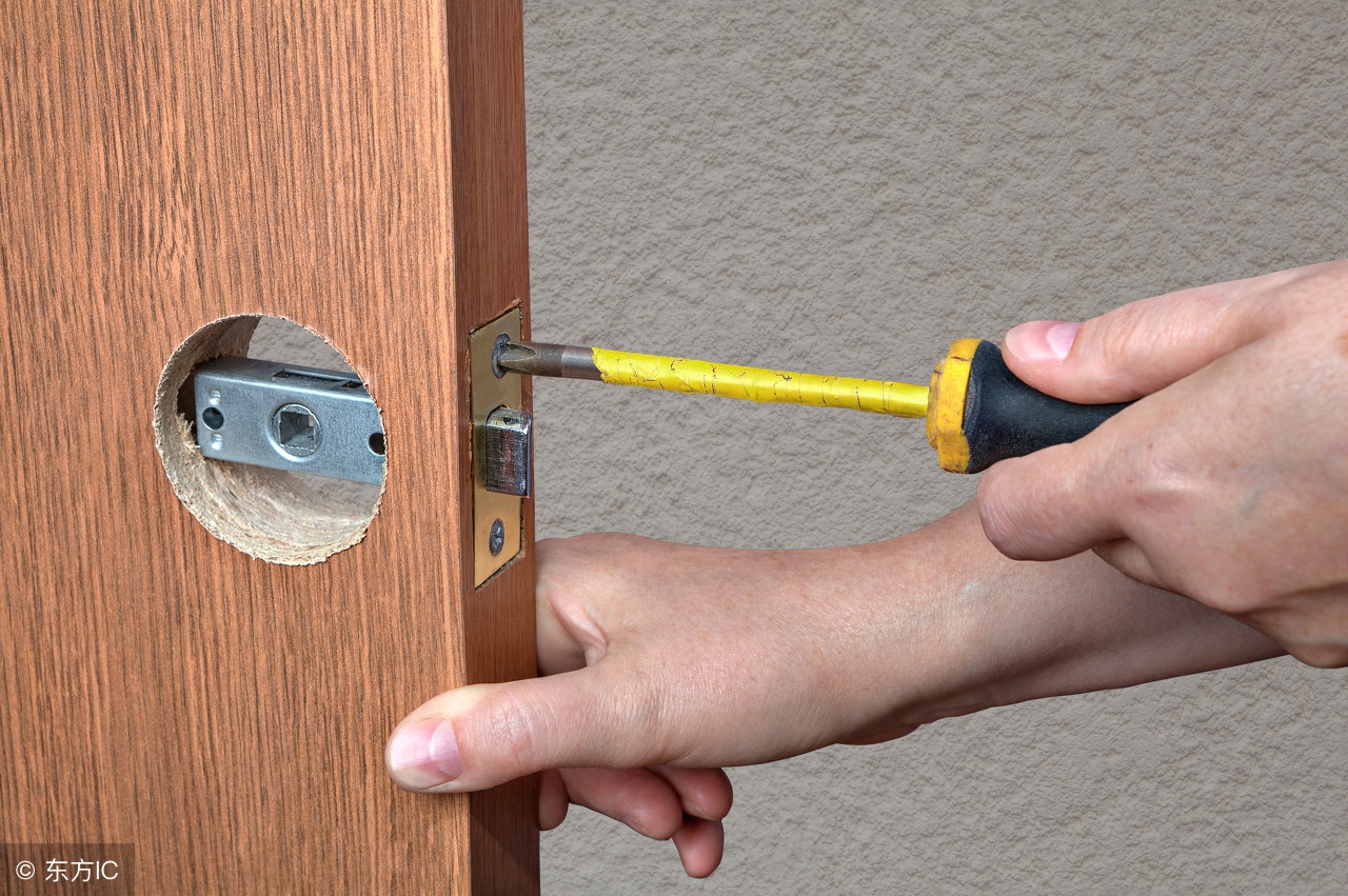 30年的老锁怎么修,老式防盗门自动碰锁怎么换