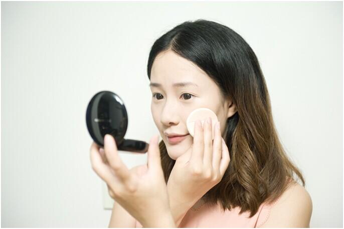 粉饼上底妆的正确用法普通粉饼,粉饼底妆怎么化干净服帖