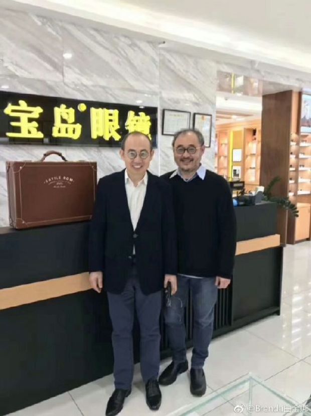 “眼镜之王”的进击：“时代变了，如果不跟着变就要完蛋”