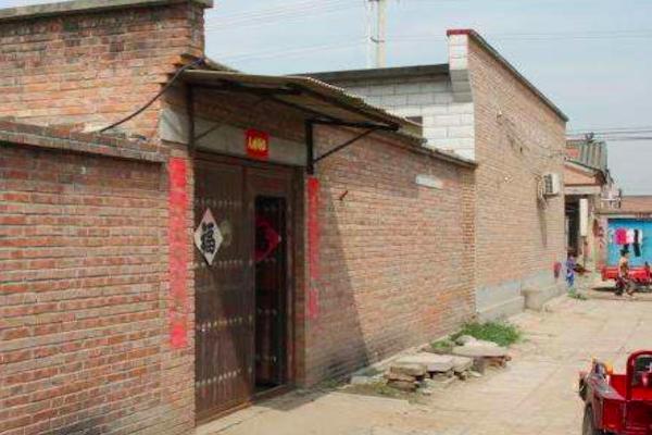 农村坐北朝南入户门西边好不好,农村门朝北房子风水