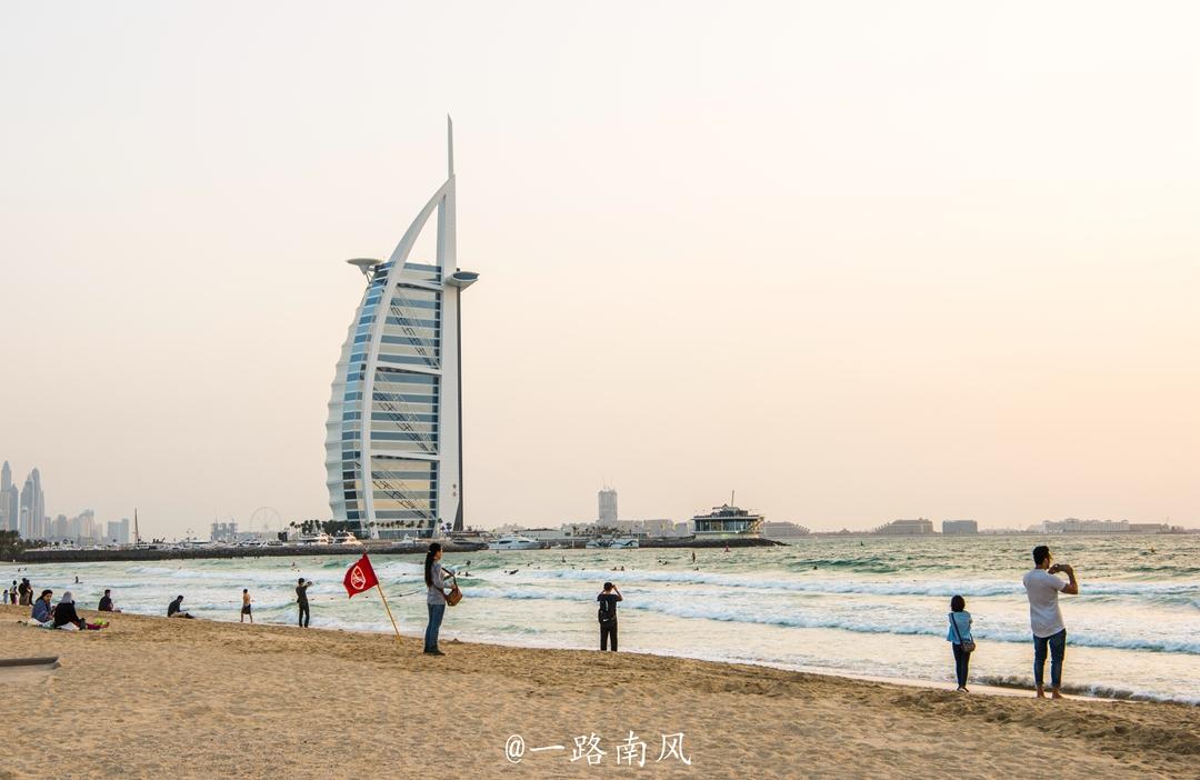阿联酋温度奇高又缺水缺雨，曾被认为不适合居住，如今却成富豪国