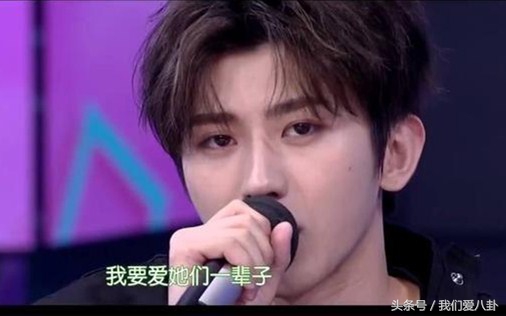 朱正廷蔡徐坤超甜对视害羞,朱正廷蔡徐坤高甜瞬间