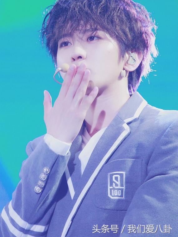 朱正廷蔡徐坤超甜对视害羞,朱正廷蔡徐坤高甜瞬间