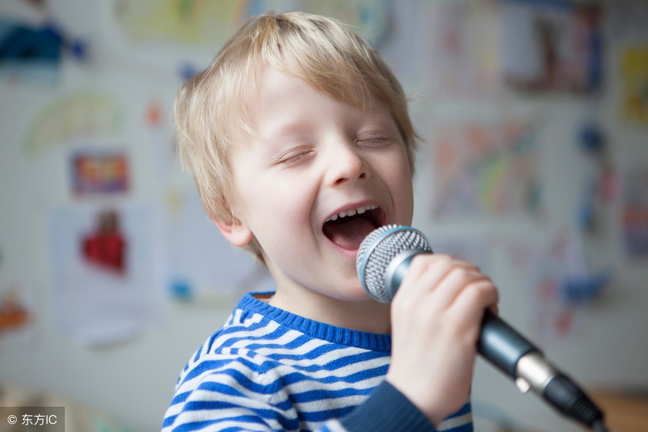在歌唱中如何控制气息,唱歌的正确呼吸方式与气息控制