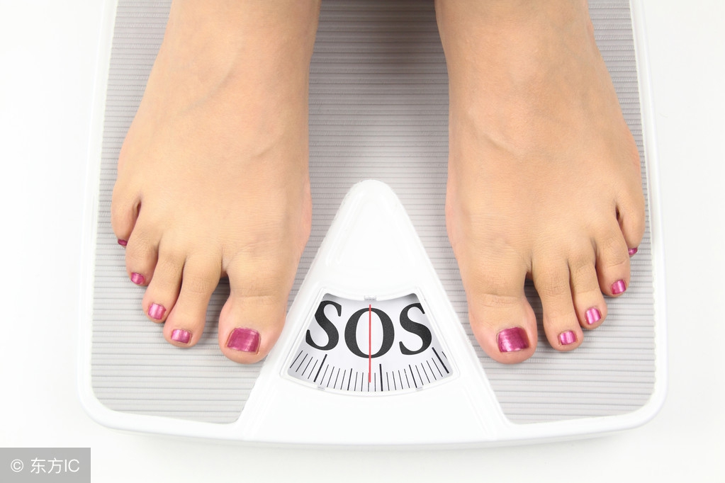 用洋葱治膝关节疼的方法,关节炎膝盖疼痛最佳治疗方法泡脚