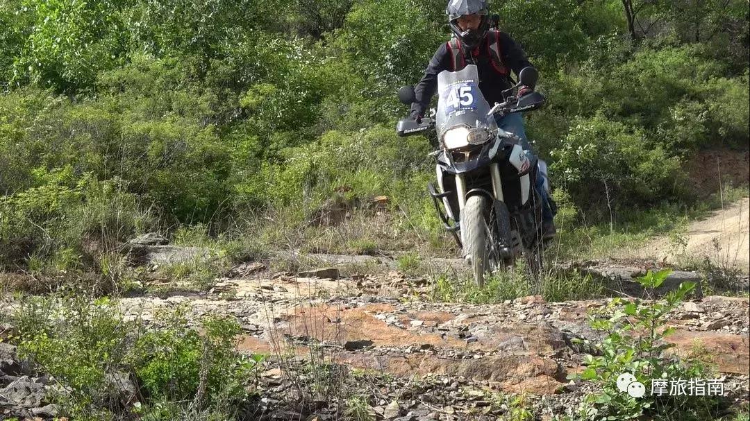 大排摩托车过弯技巧,摩托车大排量下坡和上坡技巧