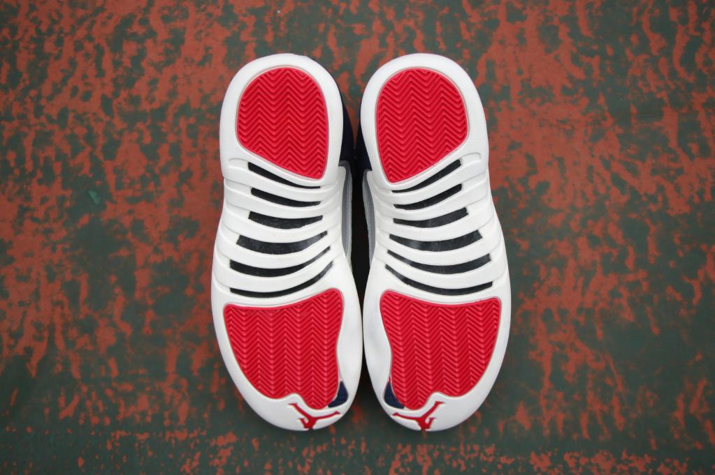 最近很火的airjordan1,airjordan12最新复刻颜色