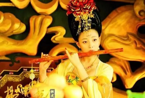 赵丽颖吹笛子舞剑,赵丽颖吹笛子的视频