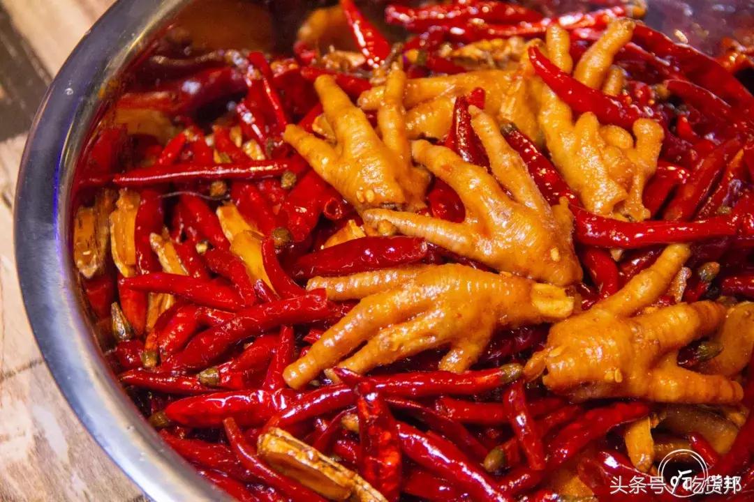 送花甲/小龙虾!还有岳阳姜辣菜助阵,这家小龙虾音乐剧演的不错