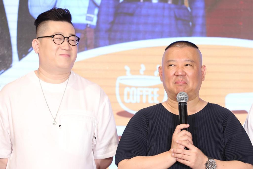 张鹤伦穿西装,张鹤伦表情