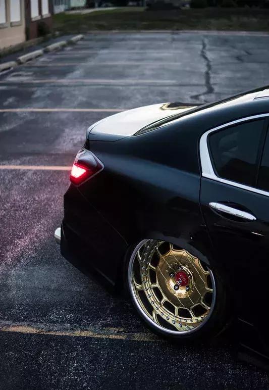 土豪金轮毂要配什么,土豪金纺车轮