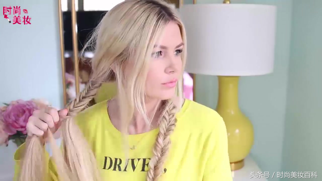 鱼尾扭扭夹盘发教程中短发,两边编发的低盘发简单好看教程