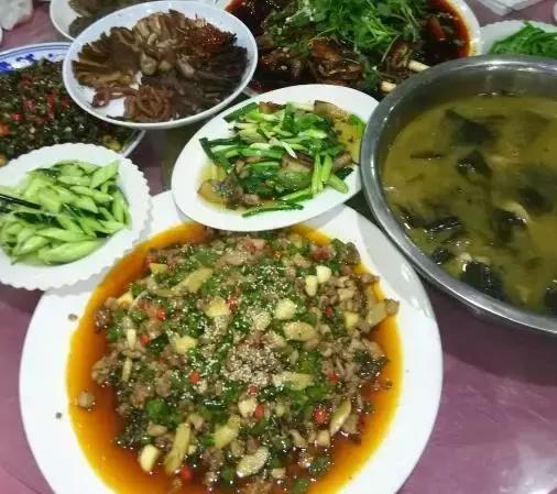 到重庆玩住哪比较方便又便宜民宿,去重庆旅游住哪里性价比最高2-3人