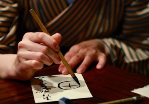初学毛笔握笔正确姿势有几种,毛笔转笔姿势