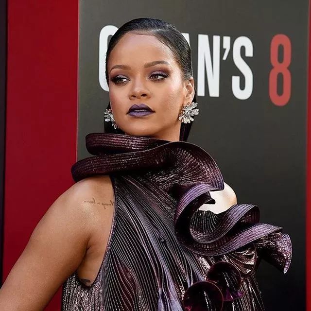 范冰冰抄袭蕾哈娜美妆！以为换个名字就能一天狂赚1000万美元？