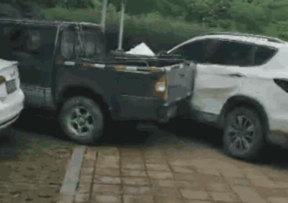 车位刚出来就被撞了怎么处理,车位停在路边被撞怎么处理