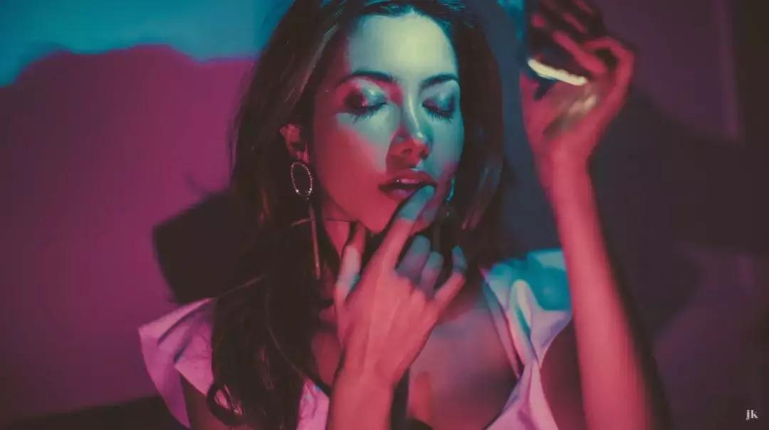 如何用手机拍出艺术照的效果,作为摄影师拍艺术照用什么相机