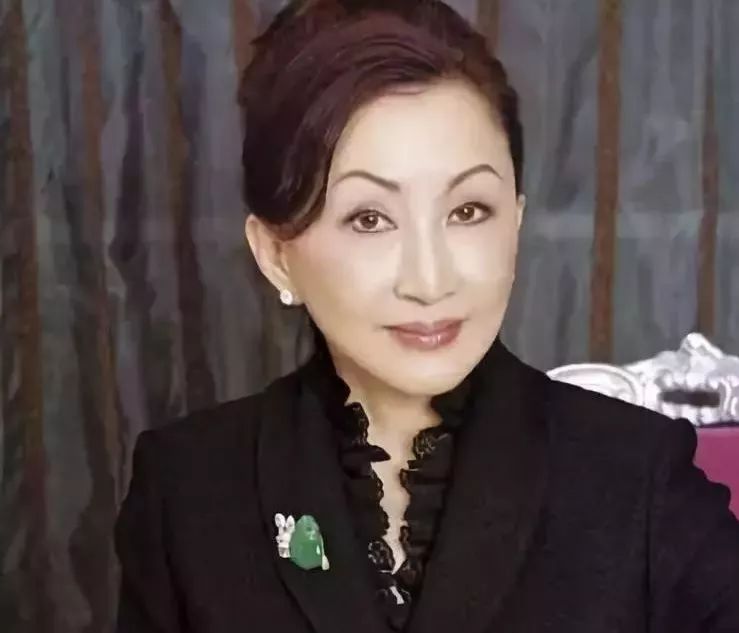 说好一起丑你却偷偷的整容,说好一起素颜你却偷偷化了妆