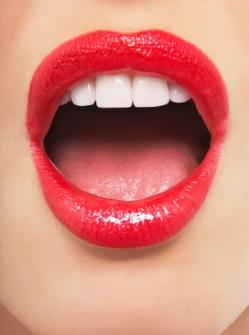 怎样有效缓解唇纹,唇纹怎样淡化手把手教你去唇纹