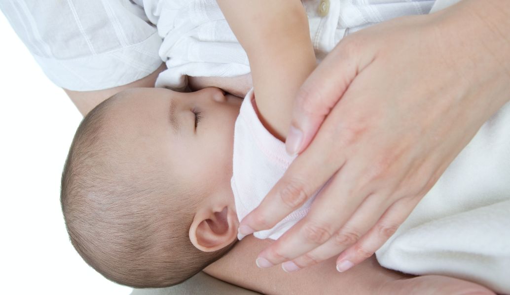 母乳喂养到6个月营养够了吗,六个月母乳不足该放弃母乳喂养吗